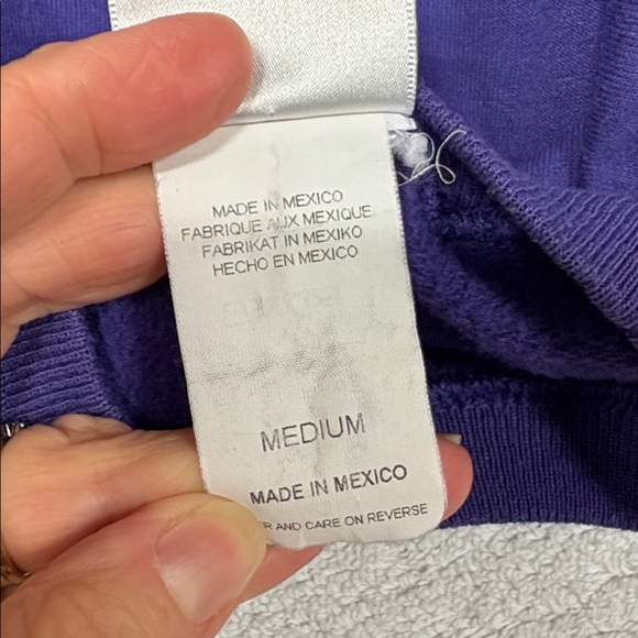 Vintage Disney store Purple Princess Crewneck sweatshirt size medium - Picture 8 of 8